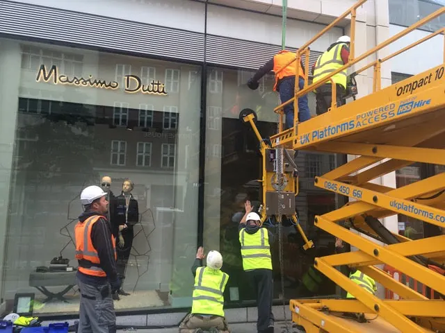 Massimo Dutti shopfront