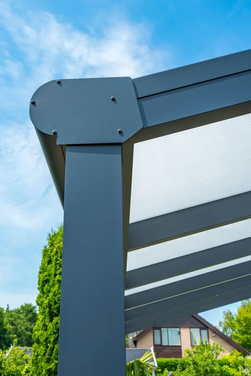 Close view of a Deponti Bosco veranda corner post, gutter and opal roof bars