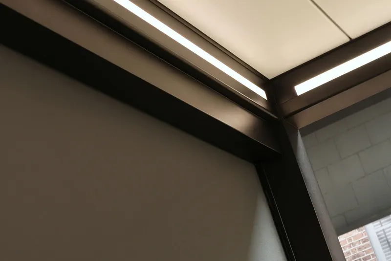 Deponti Screen fabric beneath the cassette with LED strip lighting in the pergola ceiling