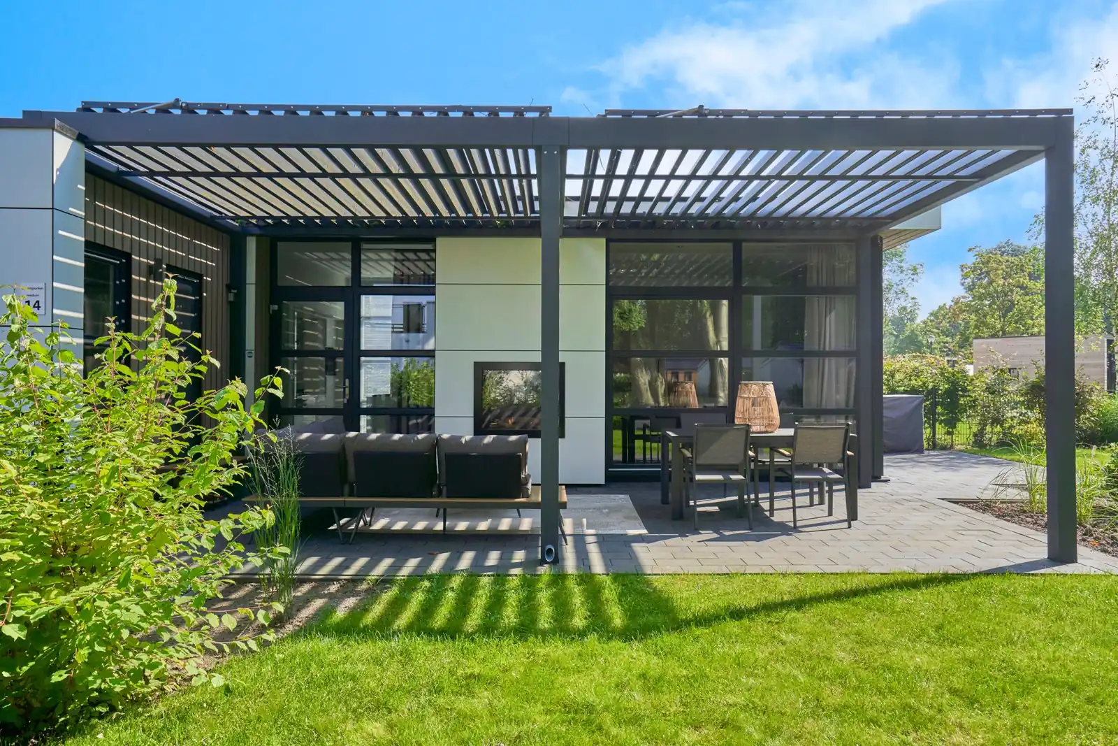 Louvered roof with adjustable aluminium blades over a patio