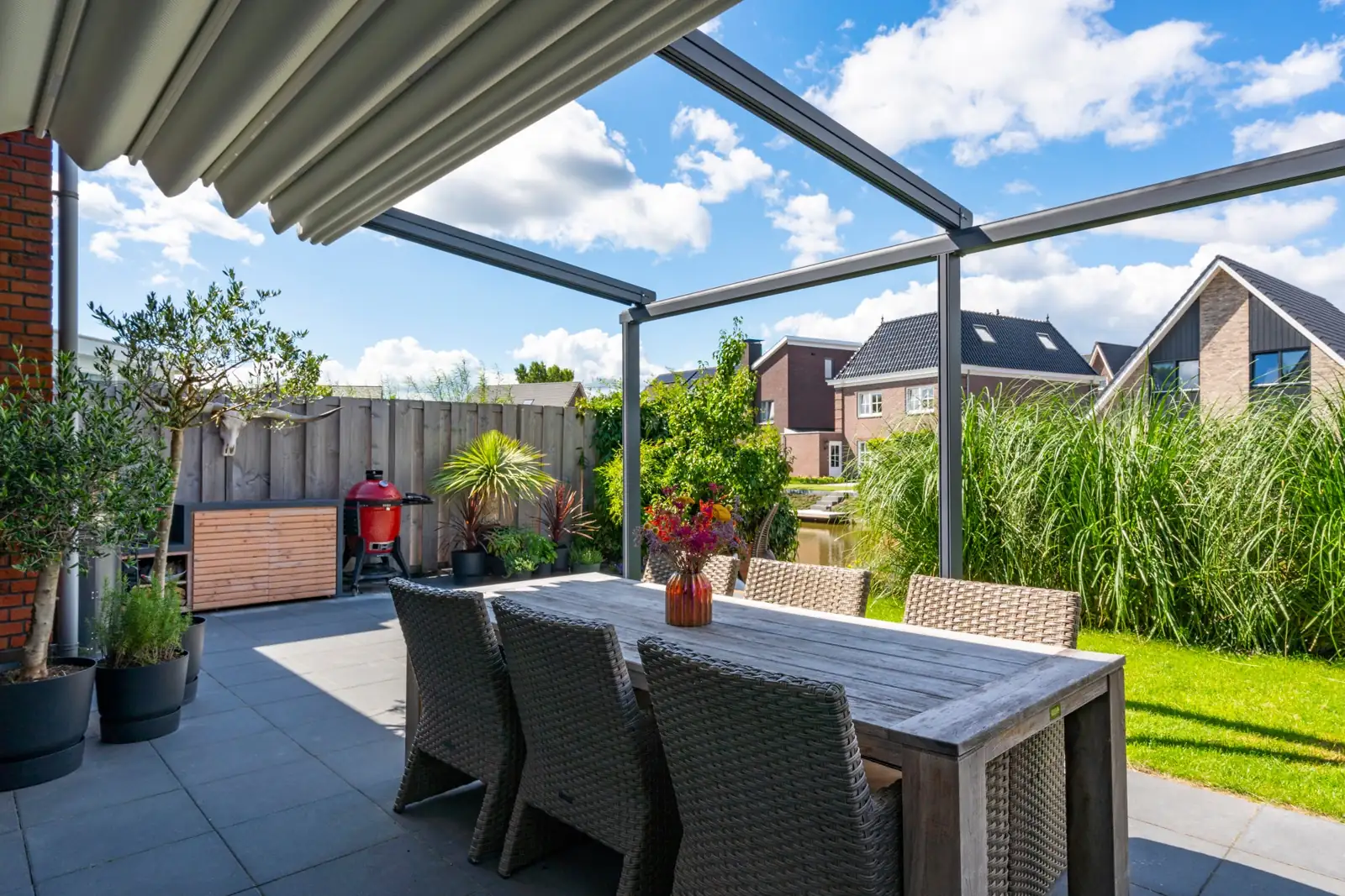 Folding roof over a terrace